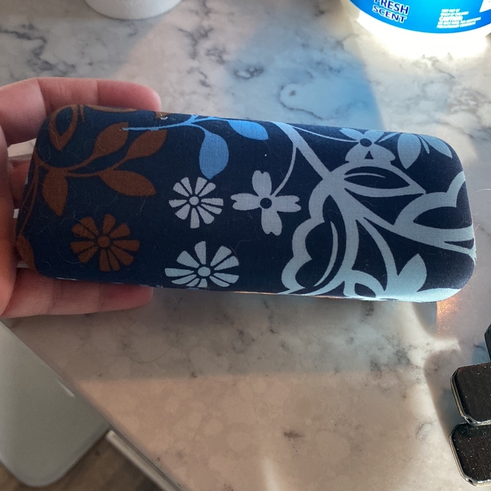 Sun/eye glass case - Picture 4 of 6